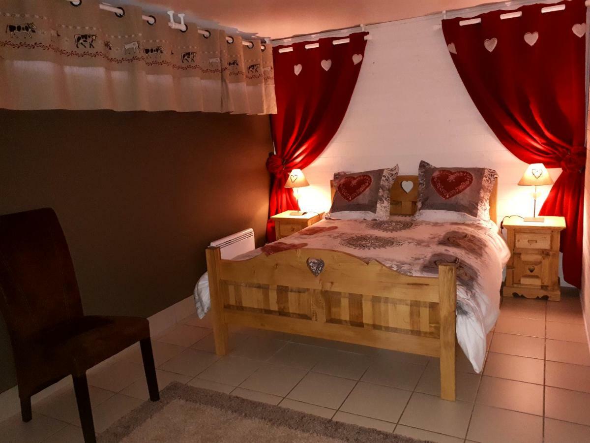 Ferienwohnung Logis Du Clos Des Chevaliers De Malte Aiguebelle Exterior foto